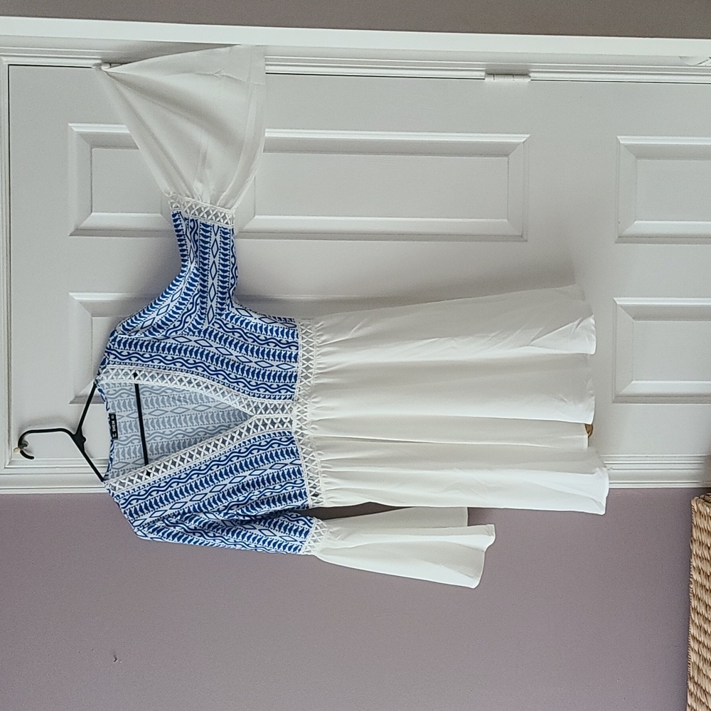 Fun Mediterranean dress with bell sleeves